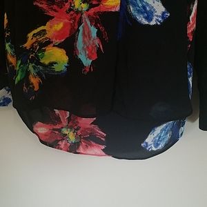 Mossimo Supply Co. Tops - Beautiful floral blouse Mossimo Supply Co. Tops - Beautiful floral blouse